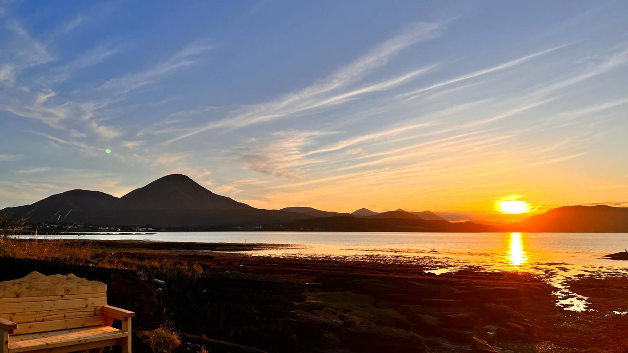 Carnmhor, Isle Of Skye - Stunning 242 Year Old Cottage On Its Own Sea Shore! Breakish Eksteriør billede