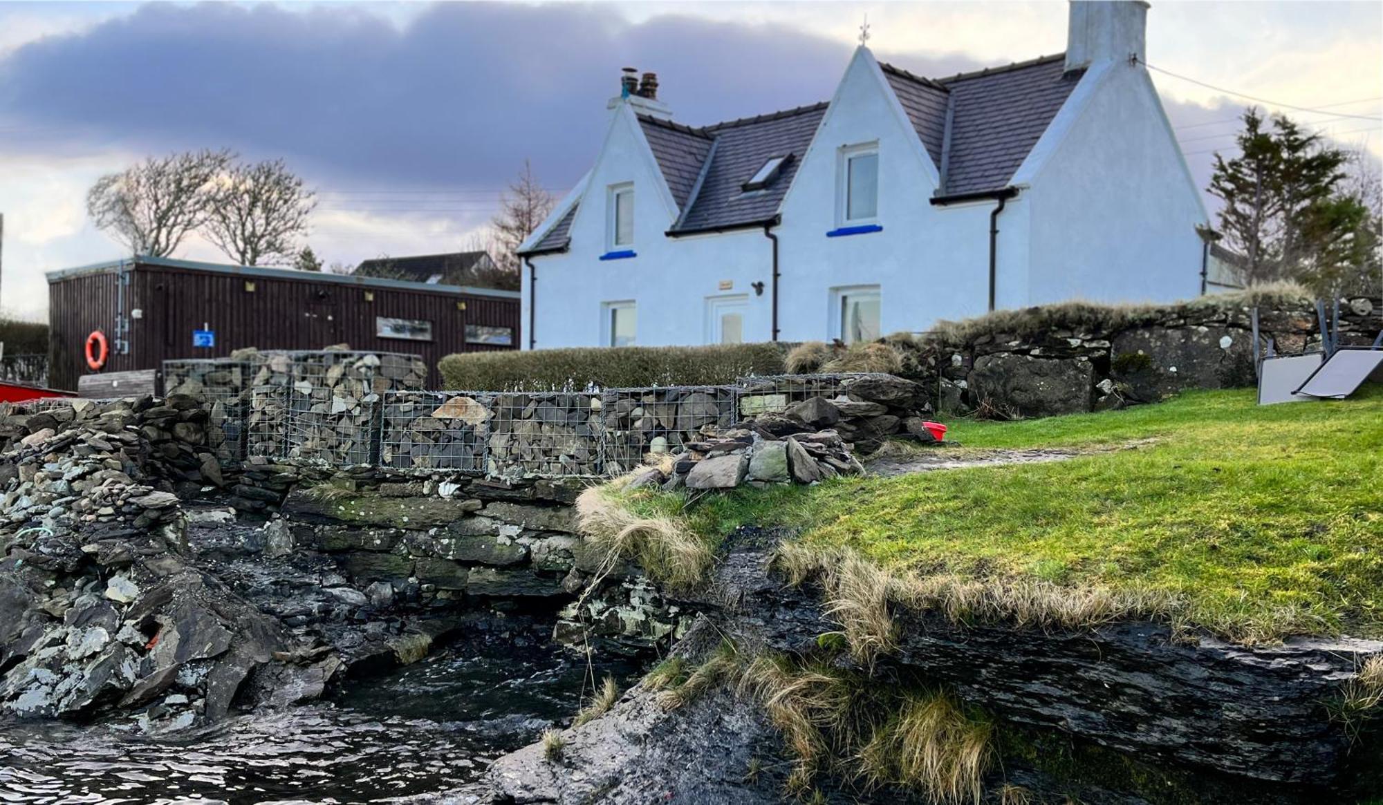 Carnmhor, Isle Of Skye - Stunning 242 Year Old Cottage On Its Own Sea Shore! Breakish Eksteriør billede