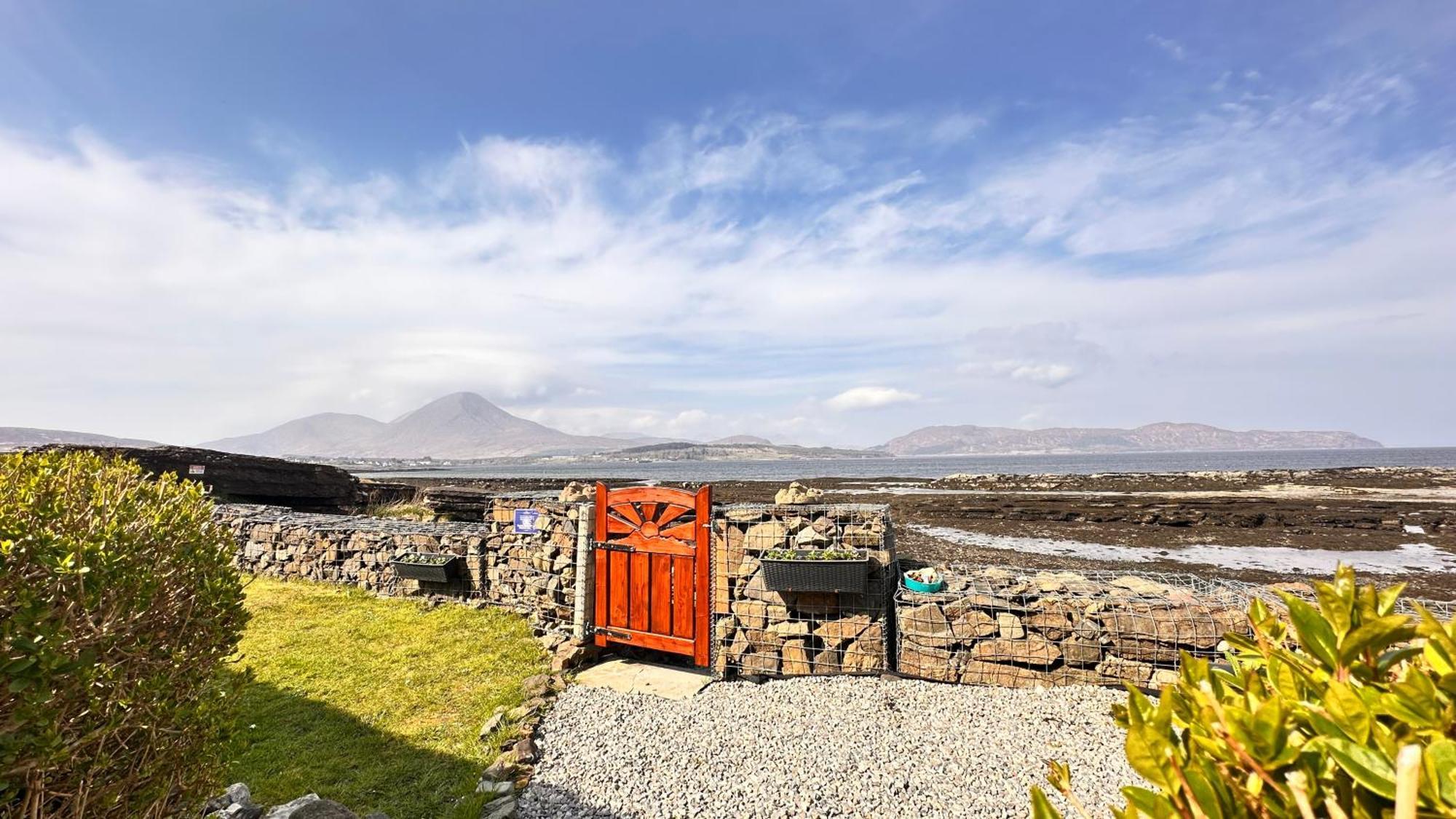 Carnmhor, Isle Of Skye - Stunning 242 Year Old Cottage On Its Own Sea Shore! Breakish Eksteriør billede