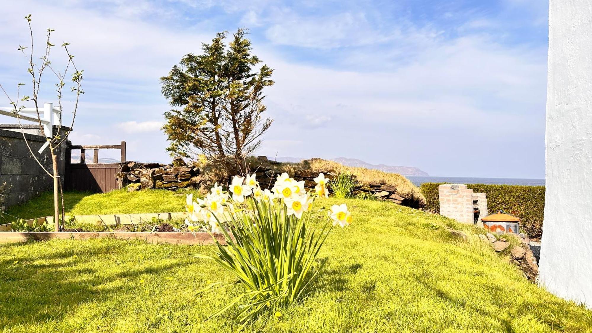 Carnmhor, Isle Of Skye - Stunning 242 Year Old Cottage On Its Own Sea Shore! Breakish Eksteriør billede