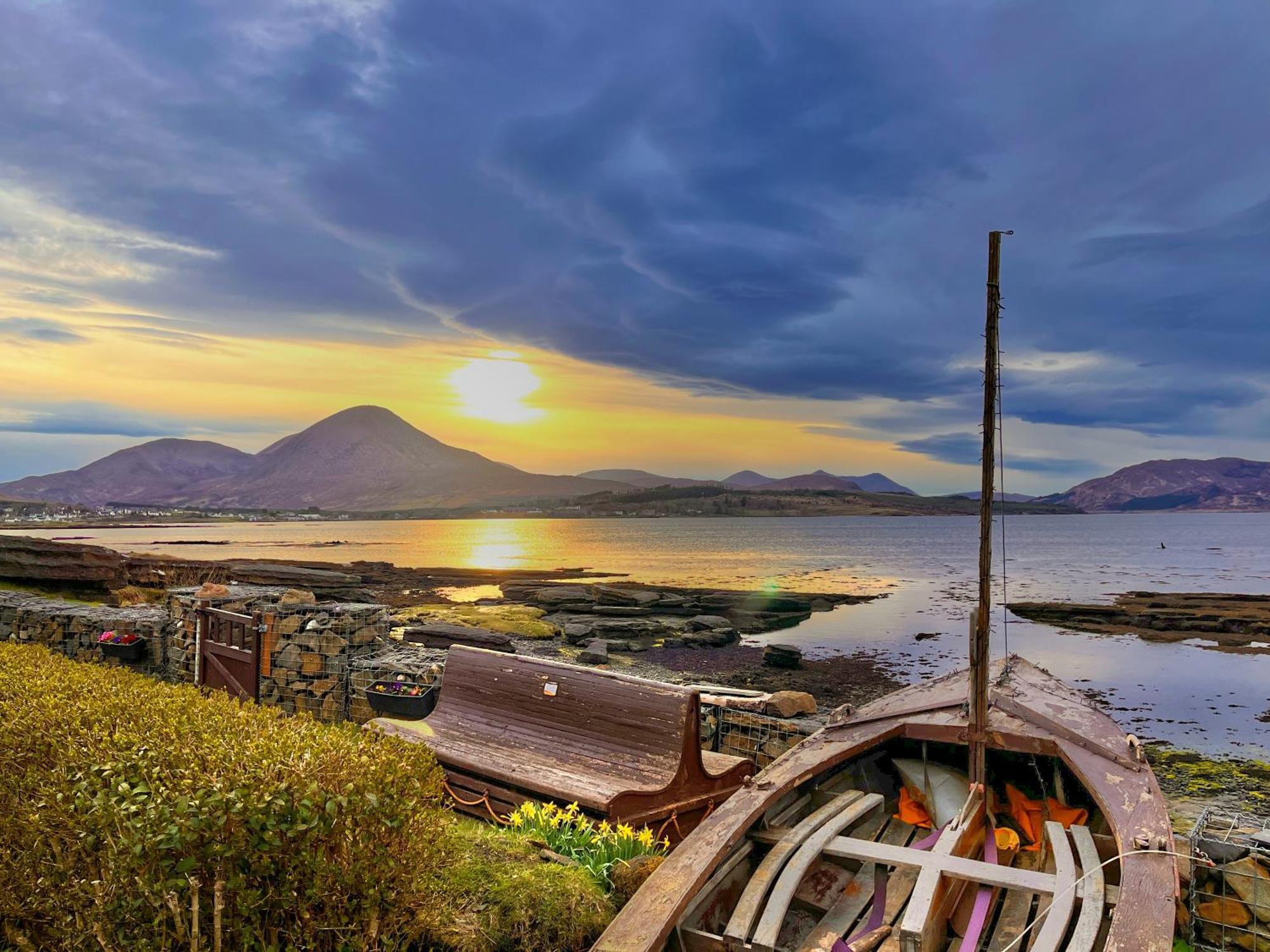 Carnmhor, Isle Of Skye - Stunning 242 Year Old Cottage On Its Own Sea Shore! Breakish Eksteriør billede