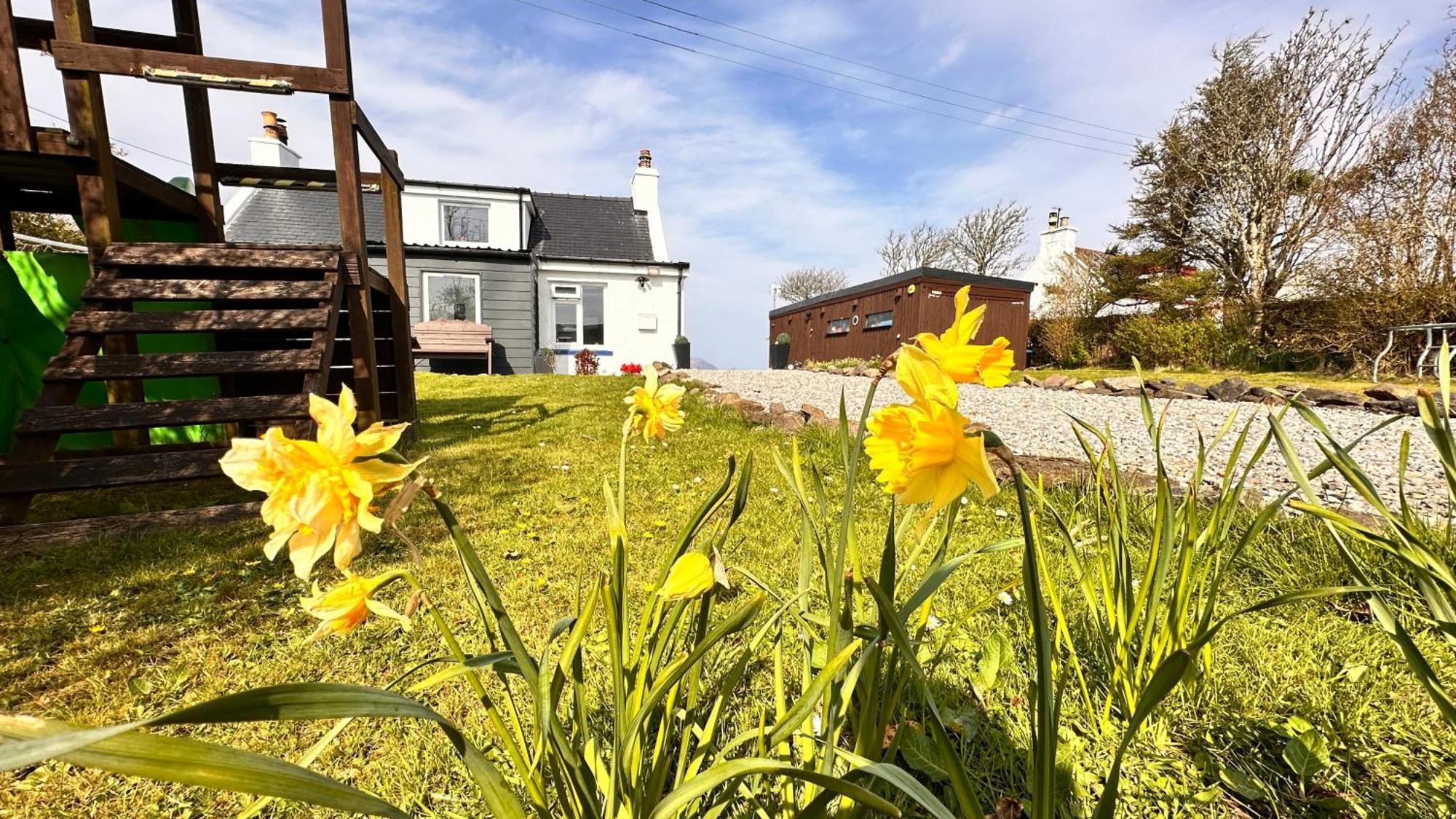 Carnmhor, Isle Of Skye - Stunning 242 Year Old Cottage On Its Own Sea Shore! Breakish Eksteriør billede